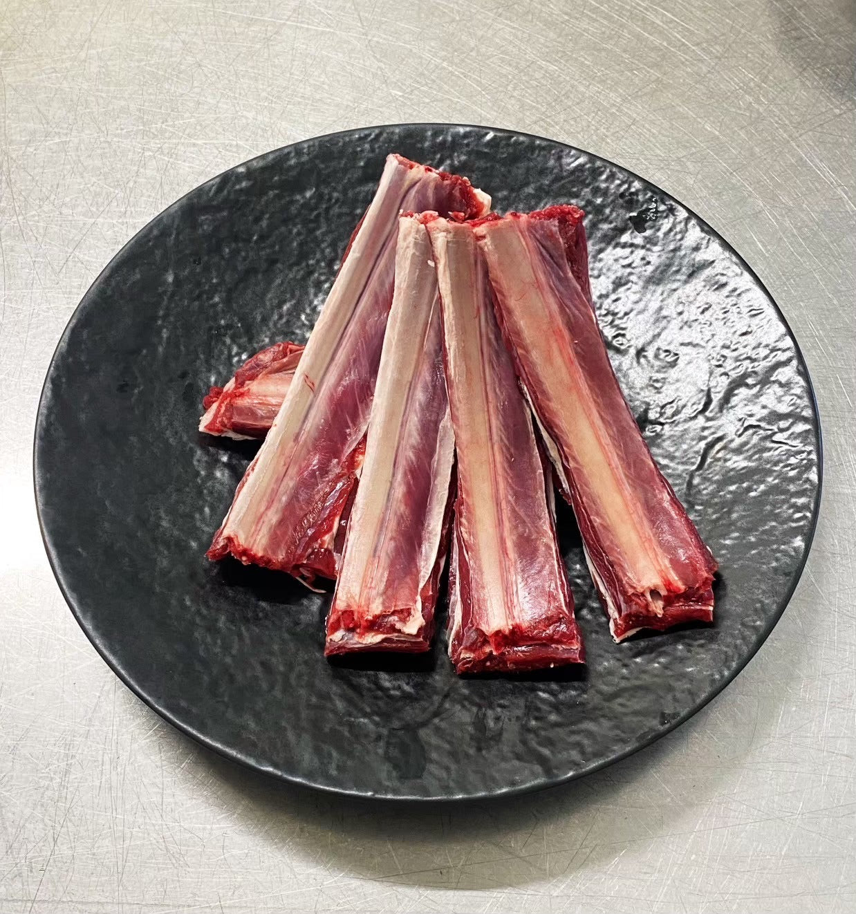 【熟成 遠野鹿 アバラ 10cmカット】豪快&ジューシー、骨付き肉の醍醐味